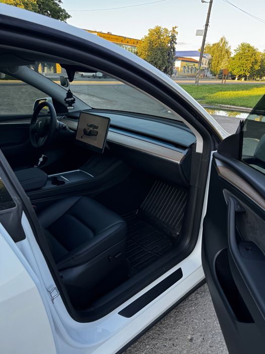 Tesla model Y Perfomance 2023