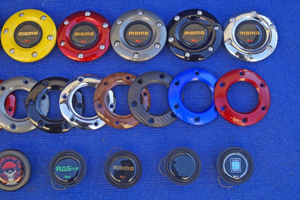 Кнопка и накладка звукового сигнала на спортивный руль