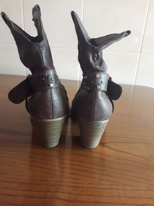 Botas Castanhas Salto