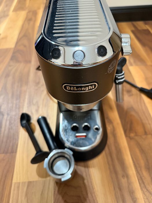 Ekspres kolbowy DeLonghi – sprawny, zadbany + akcesoria