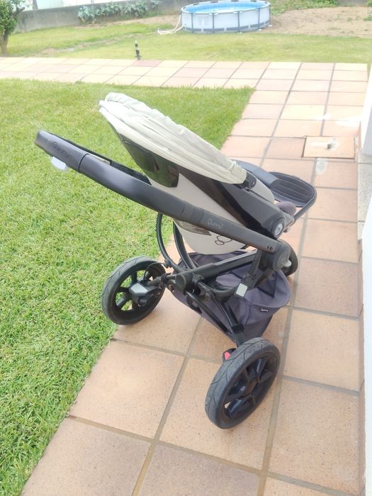 Carrinho de bebê quinny