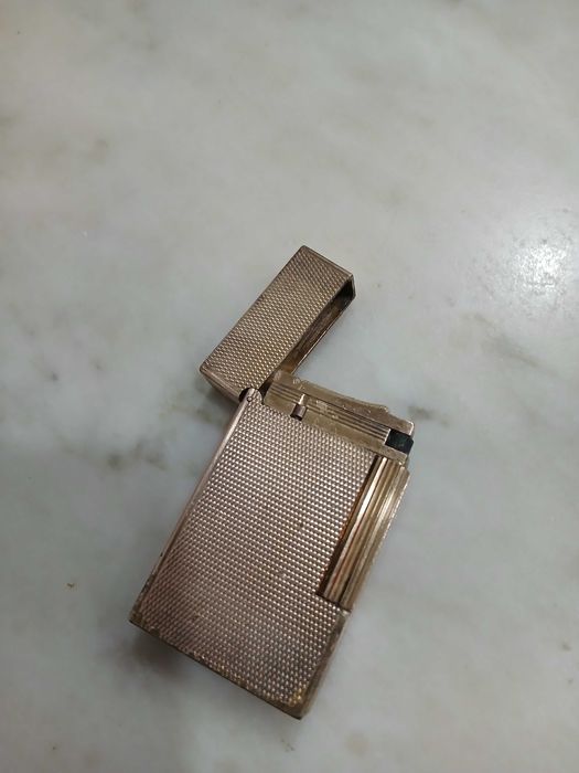 Isqueiro niclado a ouro