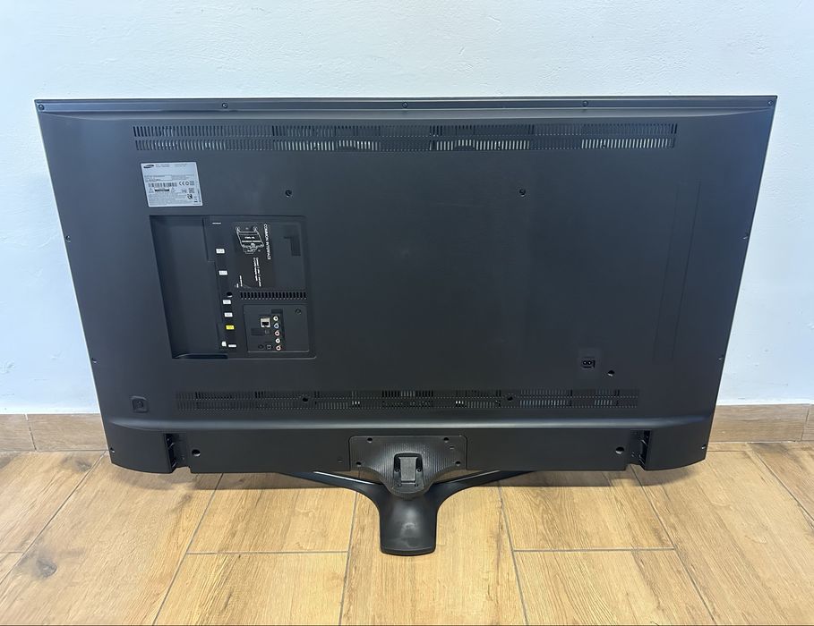 Samsung 55” 4K UHD Smart TV UE55JU6000W – w pełni sprawny + pilot