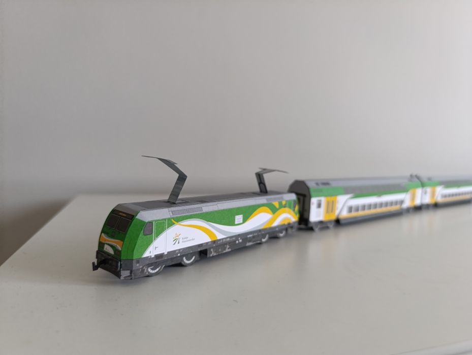 Model kartonowy zabawka pociąg miejski autobus szynowy koleje mazowiec