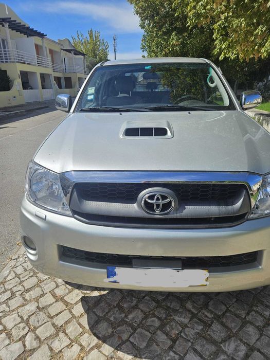Toyota Hillux Tracker