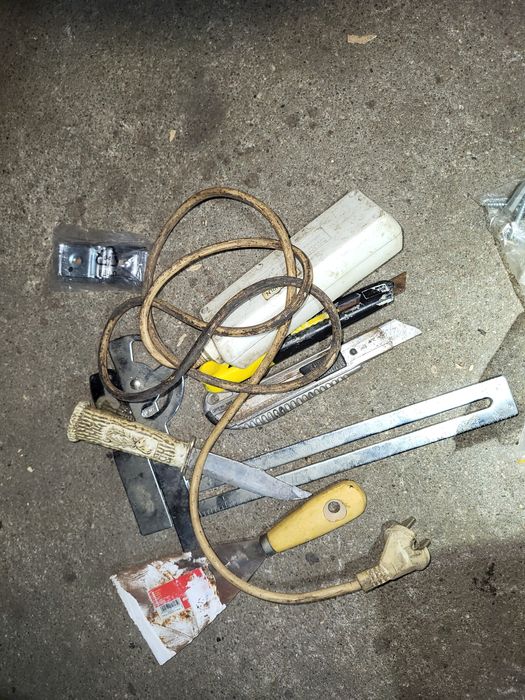 Wkręty do drewna metalu betonu mix pakiet nóż do tapet gadżety