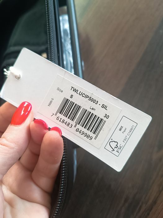 Walizka kabinowa Guess