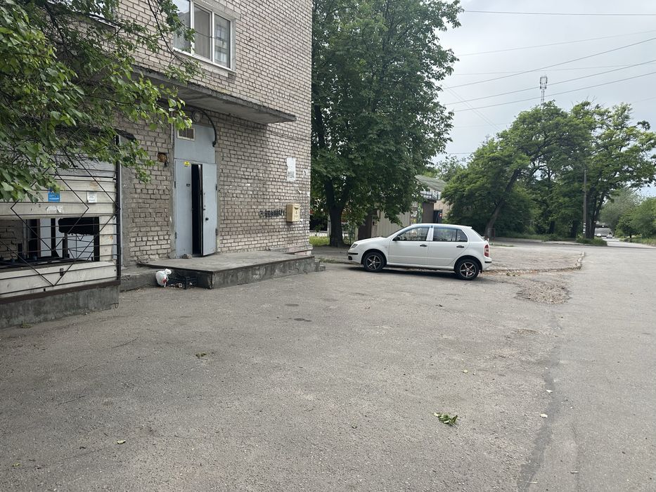 Офіс 100 метрів + убежище 700 метрів вул Аваляні 1