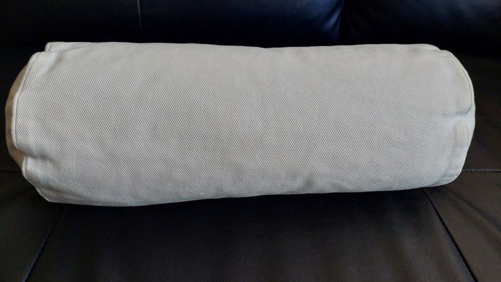 Almofada Branca tipo chouriço