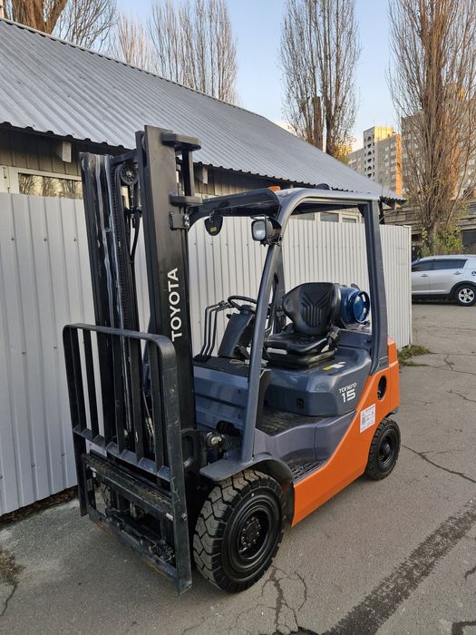 Навантажувач вилковий TOYOTA газ бензин погрузчик Тойота