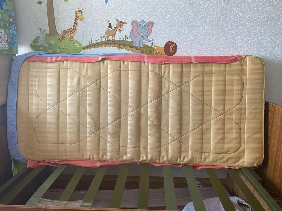 Ліжко з матрасом