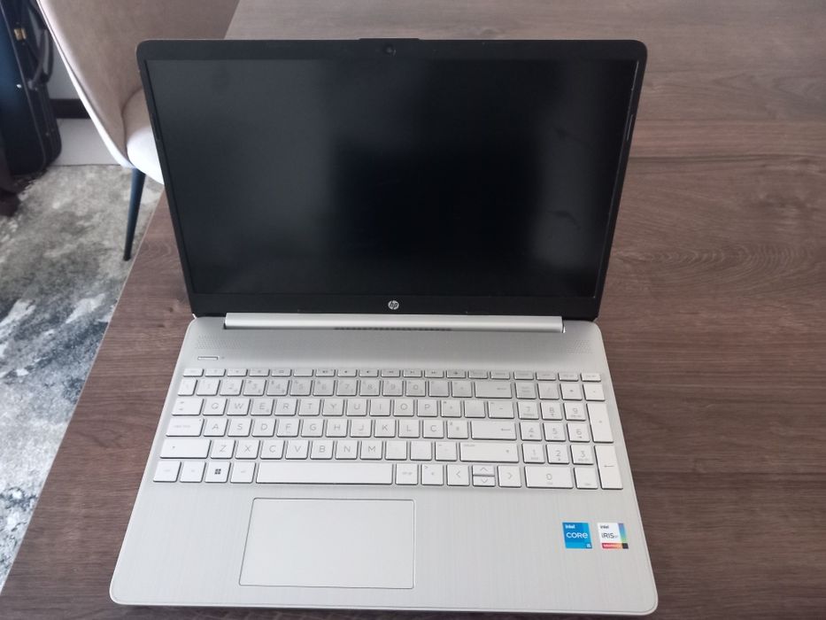 Portátil HP 15S-EQ2103NP (15,6'' - AMD Ryzen 7 5700U - RAM: 16 GB - 1