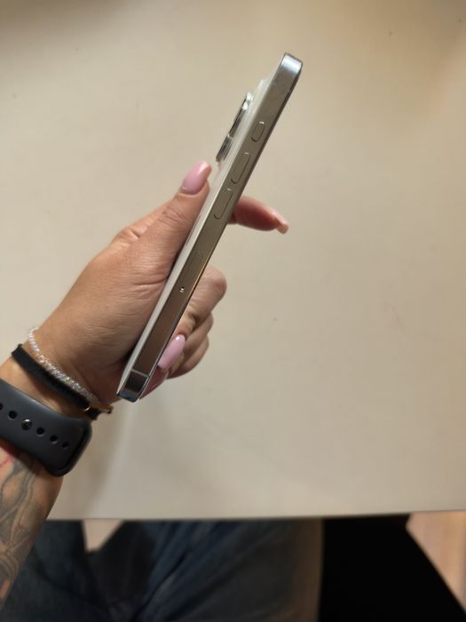 iPhone 16pro 92% baterii