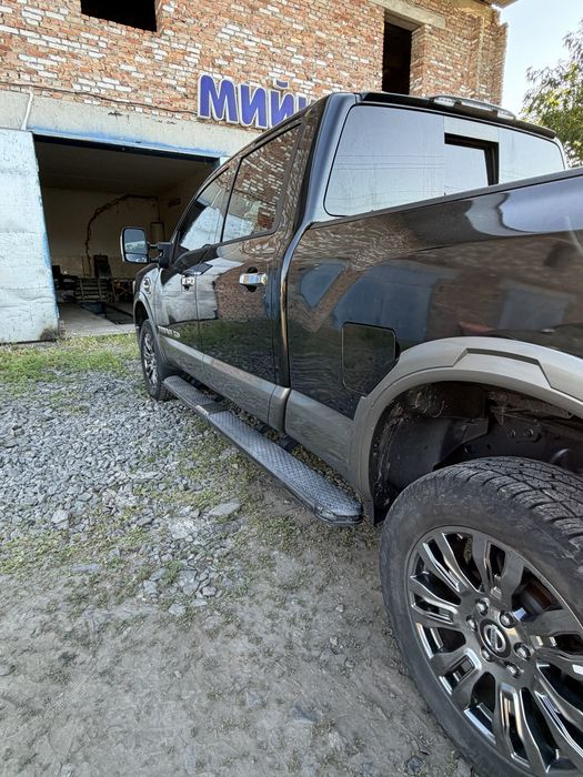 Nissan Titan platinum 2018