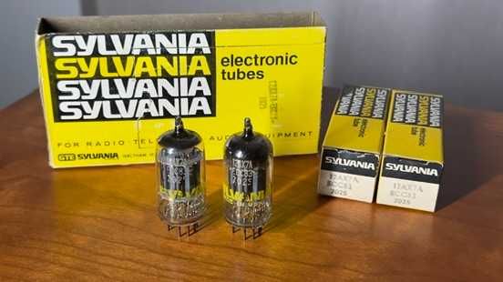 Підібрана пара Sylvania 12AX7A / ECC83 (NOS, USA, ~1970-ті роки)