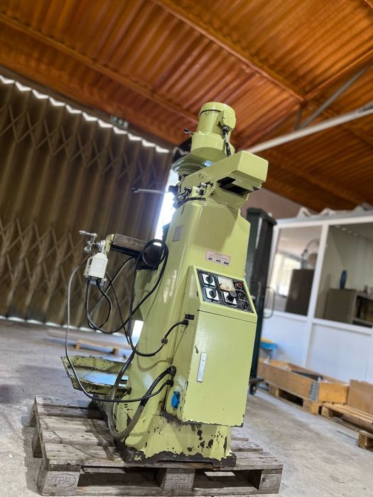 Fresadora industria metalomecânica