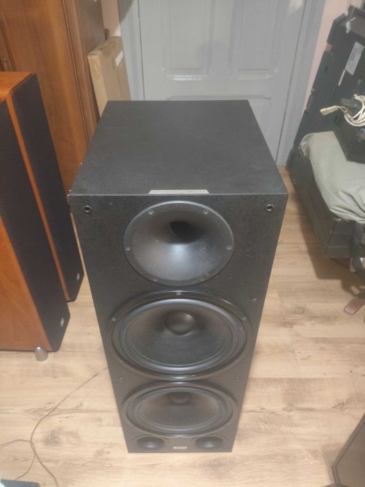 Sprzedam potężne kolumny STX Graviton 900.