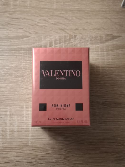Valentino DONNA born in roma intense