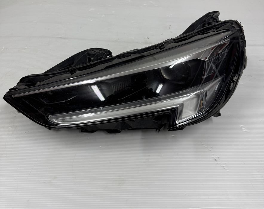 Opel Insignia B Lift lampa lewa Lux europa