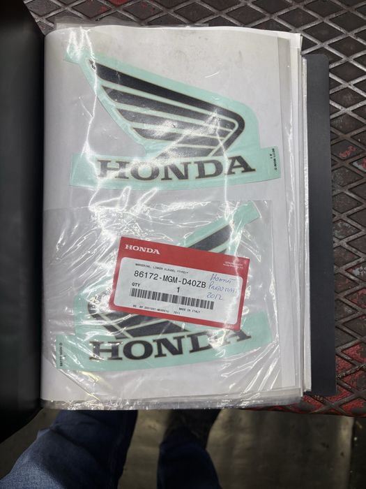 Autocolantes  cbr 600 f traseira e hornet deposito