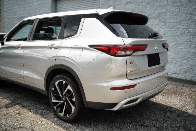 2023 Mitsubishi Outlander PHEV SE