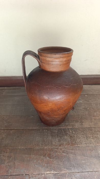 Jarro antigo de barro