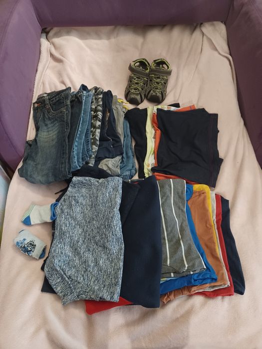 PROMOCJA Zestaw chłopięcych ubrań 122/128 i buty 31