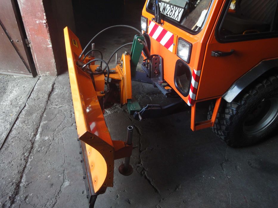 Samochód specjalny HOLDER C6000 z pługiem do odśnieżania