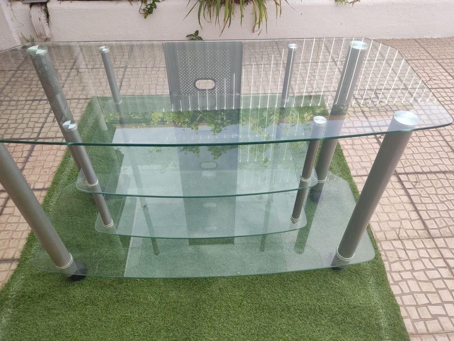 Mesa de TV em vidro de sala