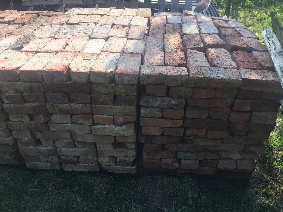 Cegła nowa - nieużywana i z rozbiórki ściany w domu.