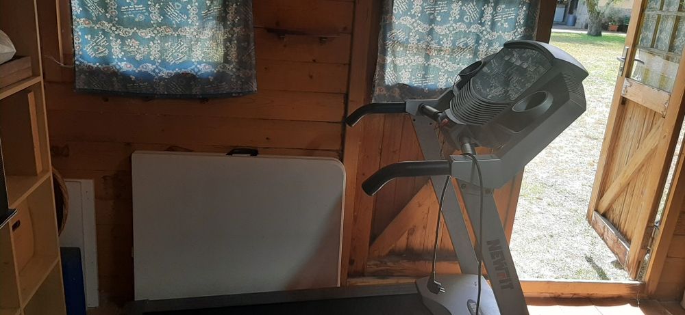 Passadeira de corrida com painel