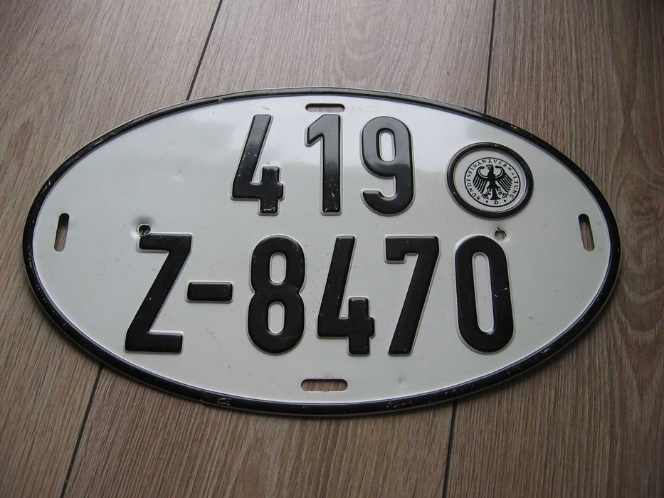 stara tablica owalna PRL