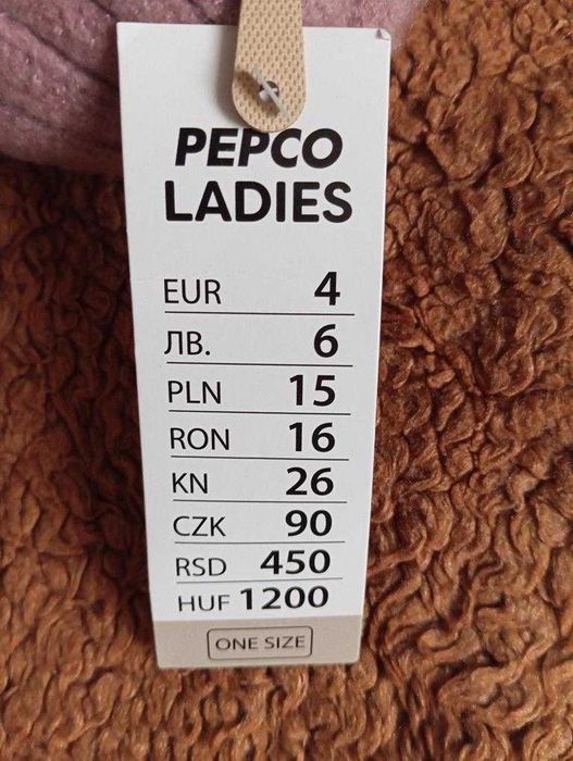 Nowa czapka z koralikami Pepco