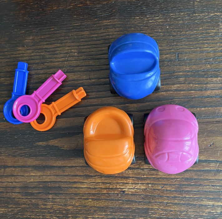 Brinquedo : Garagem com tres carros