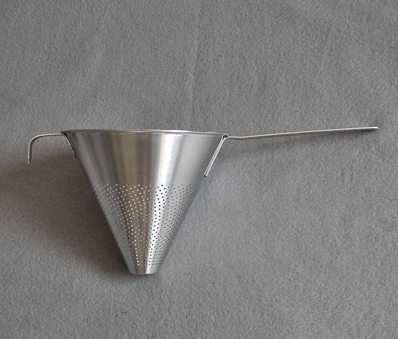 Niemieckie sitko stożkowe WMF o średnicy 17cm