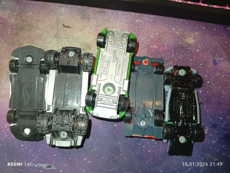 Продам 5 хот вилсов оптом