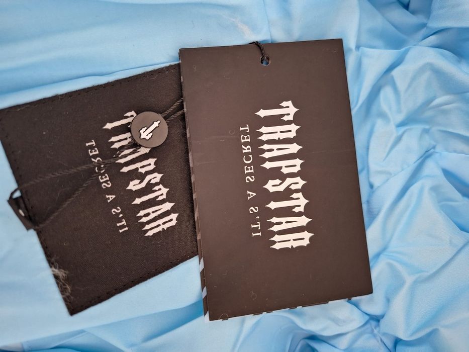 Kurtka trapstar niebiesko-biała, nowa