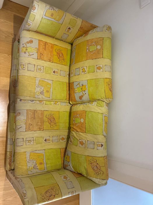 Sofá cama amarelo