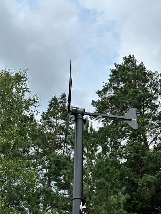Turbina wiatrowa, słup i regulator 48v, ładowanie akumulatorów