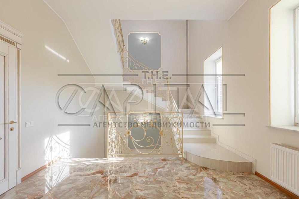 Оренда будинку в центрі міста з басейном!