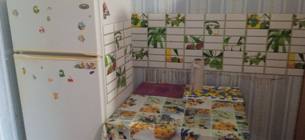 Кімната у гуртожитку, центр ринок