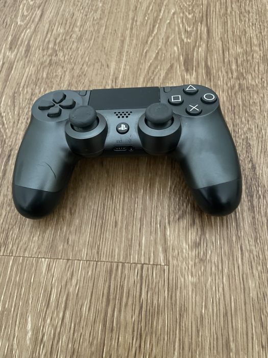 Playstation 4 ediçao especial usado com 2 contoles