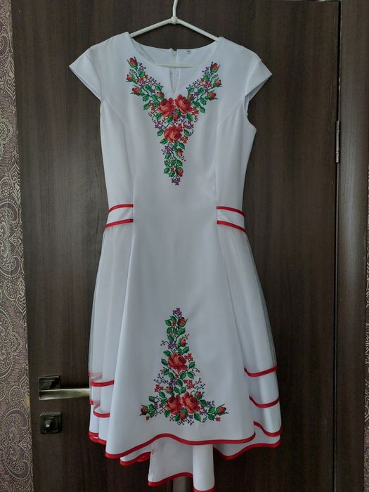 Сукня-вишиванка.