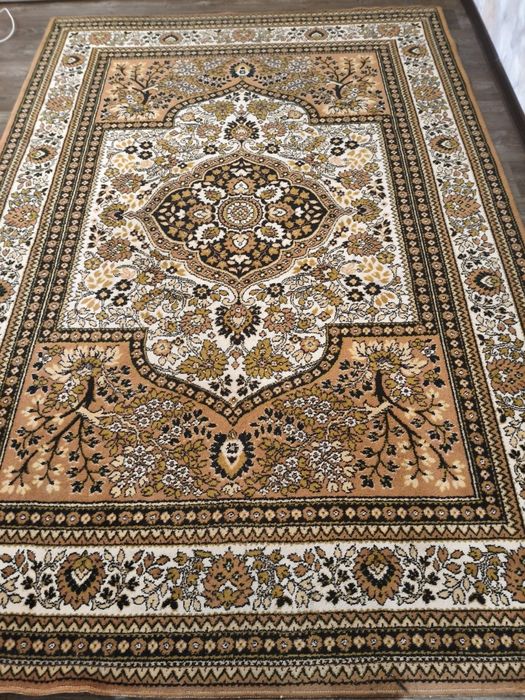 Продам килим у відмінному стані (розмір 295,5×197,5 см)