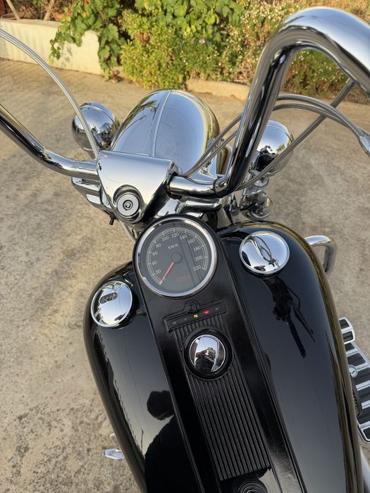 Harley-Davidson Road King 2001 estilo Chicano/Bagger.