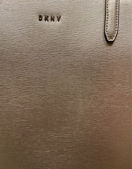 Carteira DKNY prateada