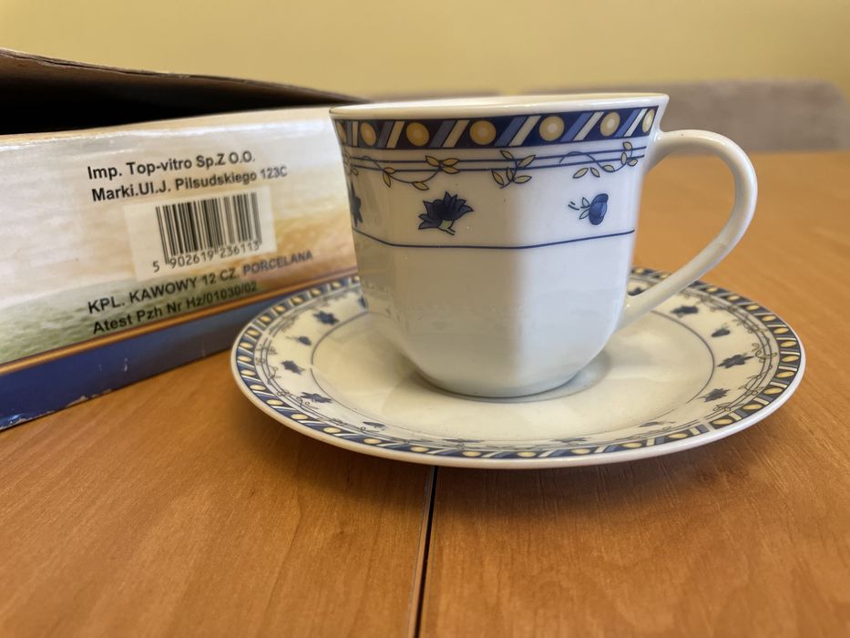 Porcelanowe filiżanki ze spodkiem vintage