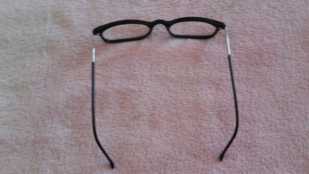 Eyeglass frame in good condition423161040156774402