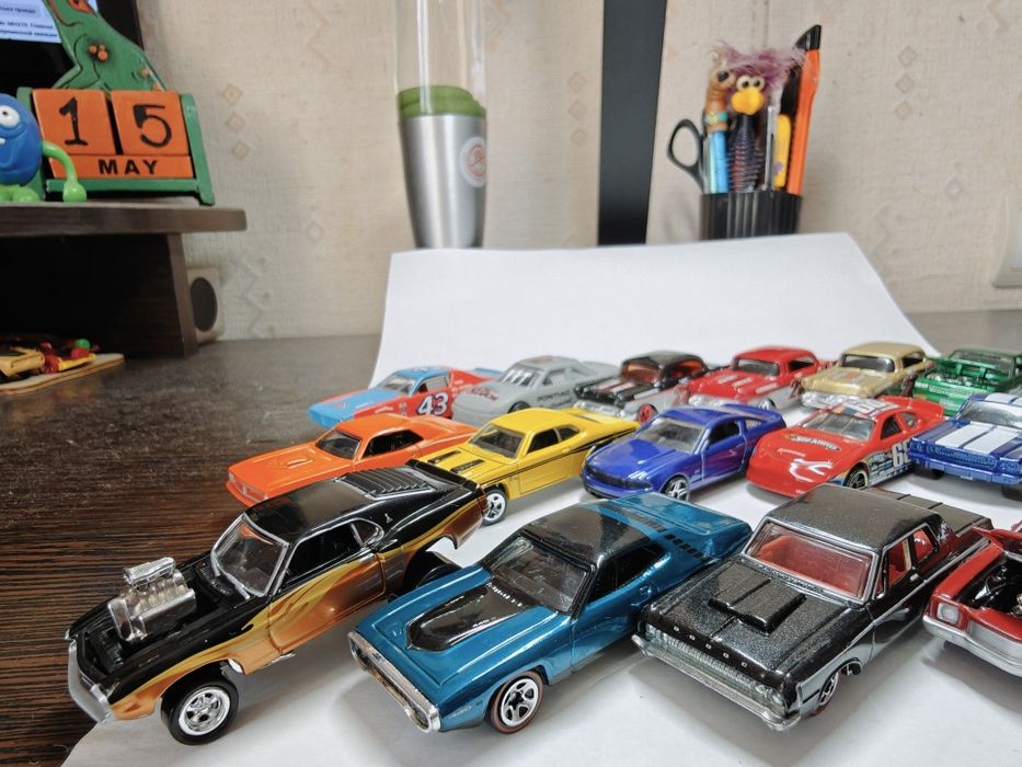 Машинки модели hot wheels matchbox Johnny lightning racing champions maisto