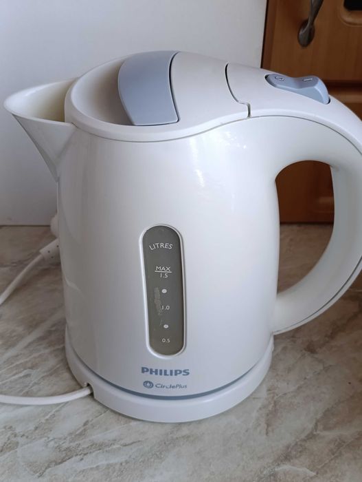 Чайник електричний Philips circle plus